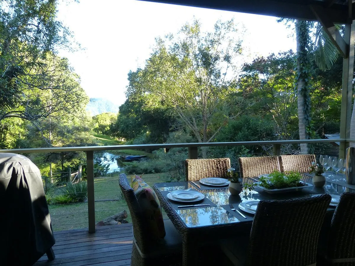 Magnolia Cottage Cooroy 0*,  Australia